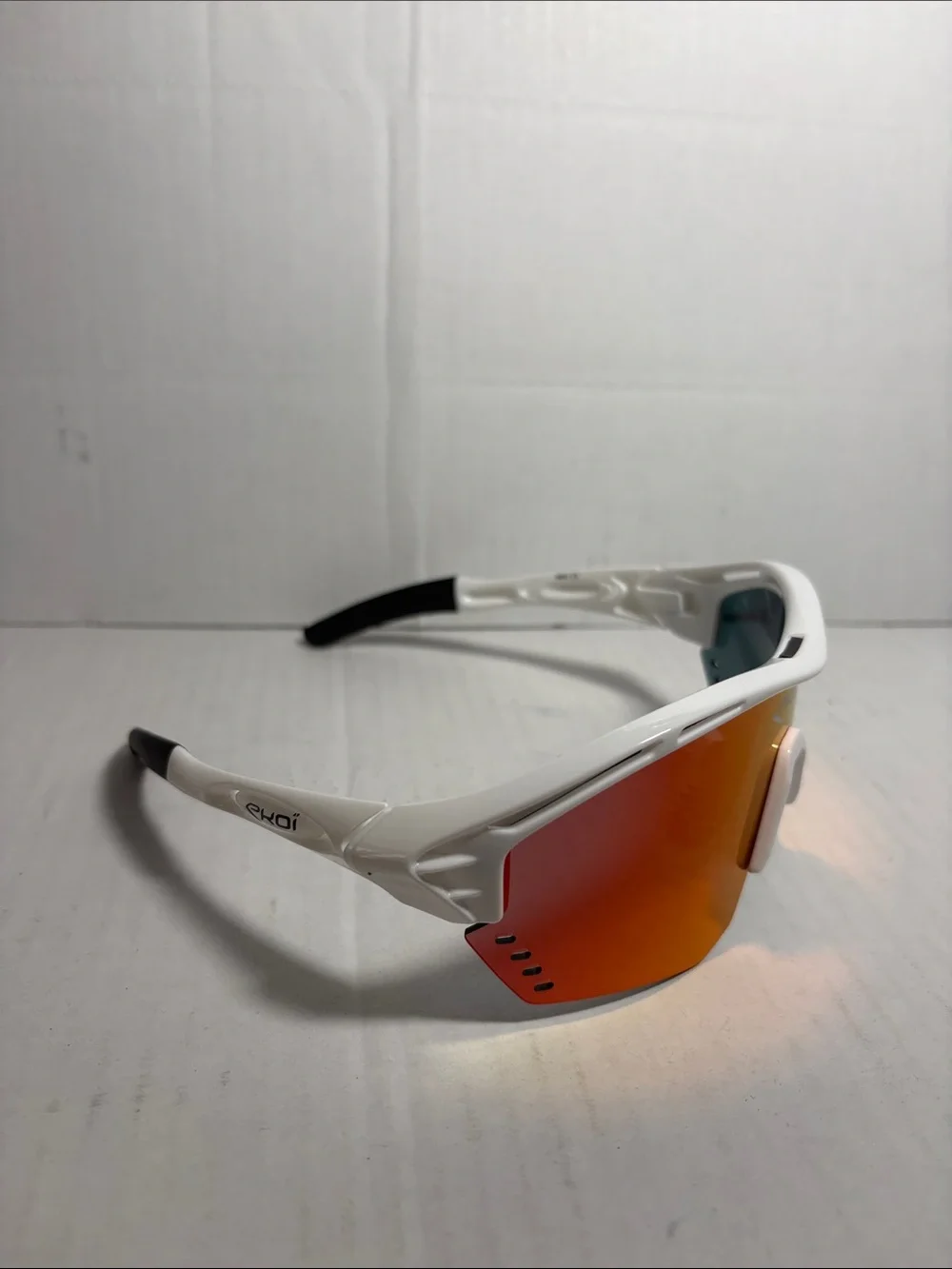 Ekoï PERSOEVO4 Sunglasses White Red Cat.3